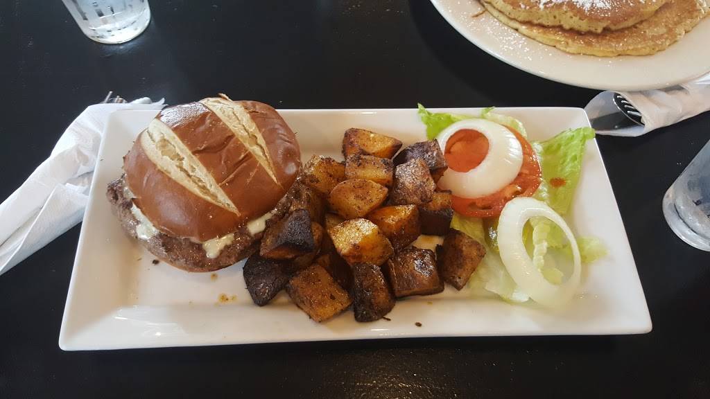 Town & Gown Bistro | restaurant | 119 N River Rd, West Lafayette, IN 47906, USA | 7652503425 OR +1 765-250-3425