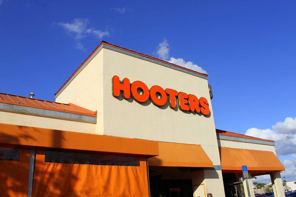 Hooters | meal takeaway | 8695 NW 13th Terrace, Miami, FL 33126, USA | 3055935088 OR +1 305-593-5088