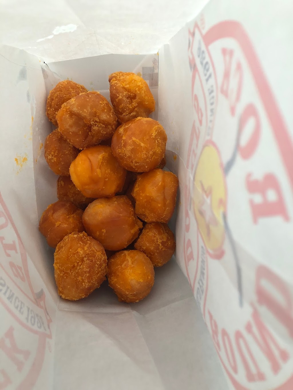 Round Rock Donuts | restaurant | 1614 E Whitestone Blvd, Cedar Park, TX 78613, USA | 5122553629 OR +1 512-255-3629