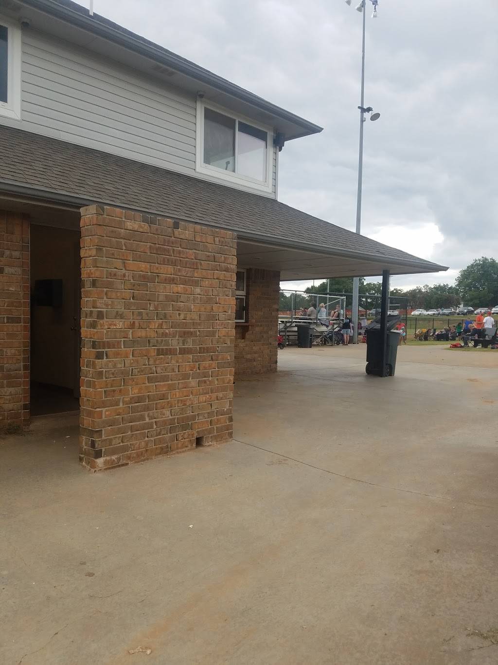 EOC Sports Snack Bar | restaurant | 17991 NE 23rd St, Choctaw, OK 73020, USA | 4053902392 OR +1 405-390-2392