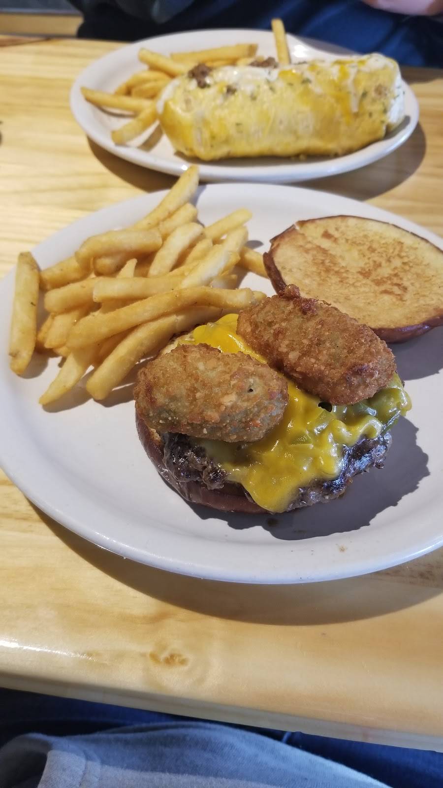 Foodie Garage Eatery | restaurant | 1091 University Ave, Dubuque, IA 52001, USA | 5638450131 OR +1 563-845-0131