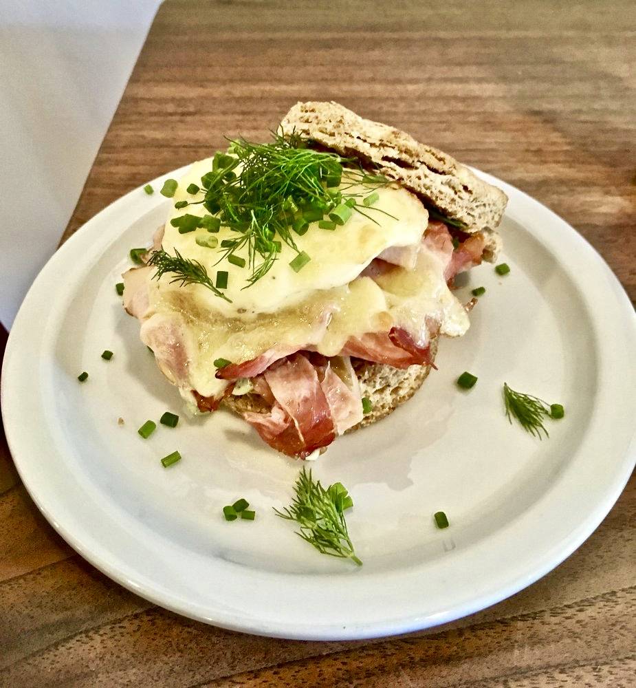 The Alabama Biscuit Co. | restaurant | 4133 White Oak Dr, Birmingham, AL 35243, USA | 2055782553 OR +1 205-578-2553