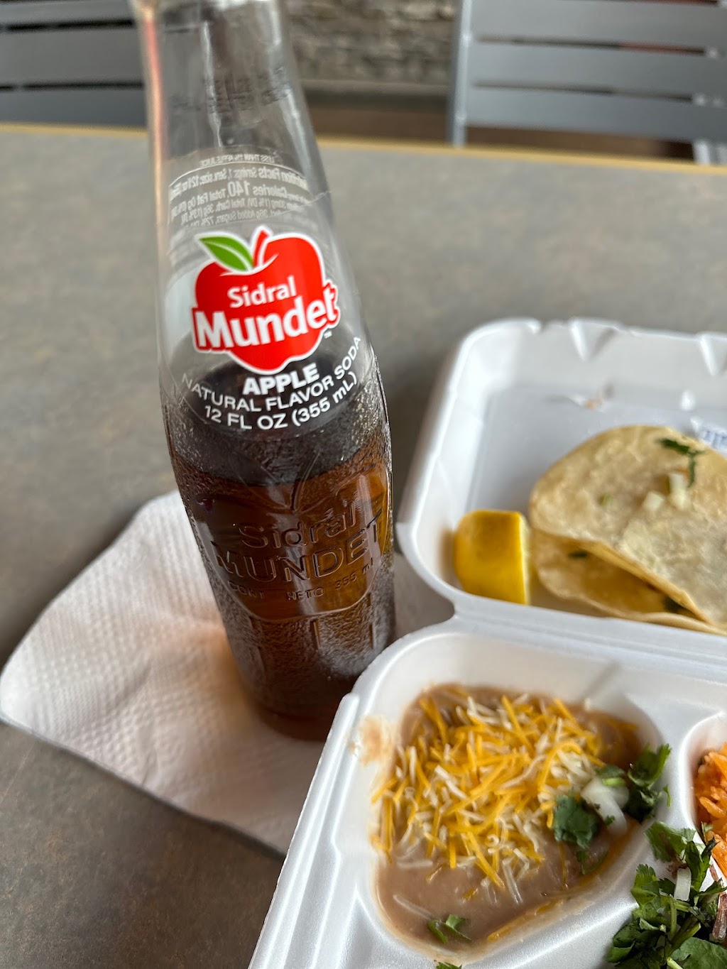 Taqueria y Cenaduria Sevillas | restaurant | 4976 Premium Outlets Way, Chandler, AZ 85226, USA | 6027855348 OR +1 602-785-5348