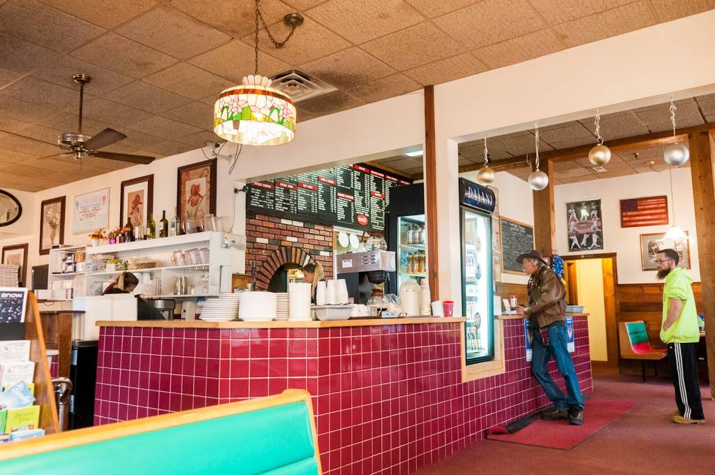 Sonnys Main Street Restaurant | restaurant | 20 Main St, Henniker, NH 03242, USA | 6034284444 OR +1 603-428-4444