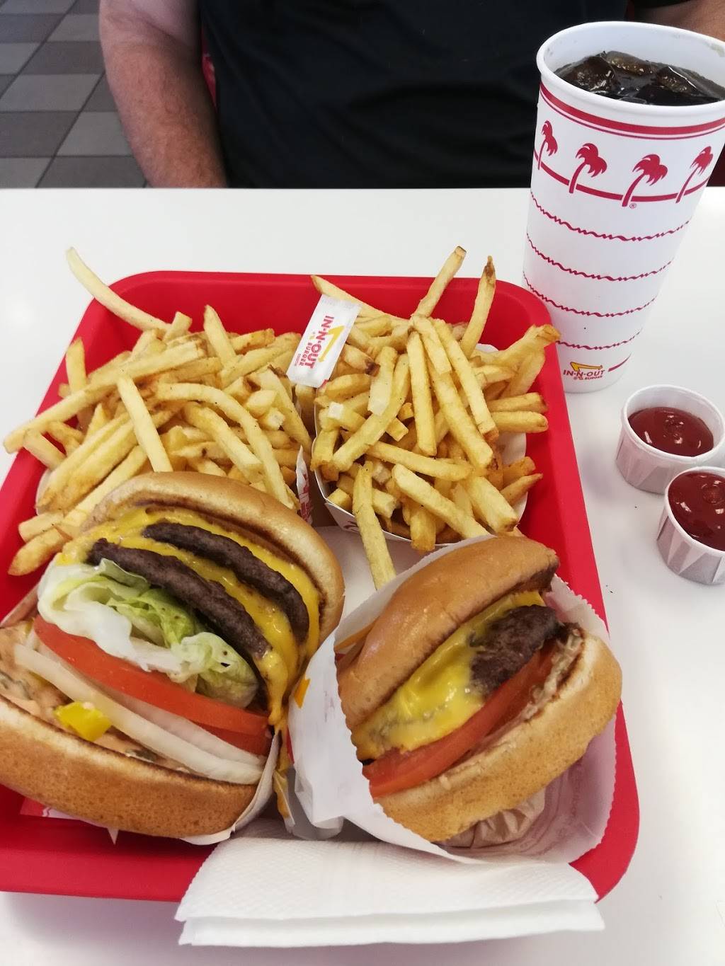 In-N-Out Burger | restaurant | 30121 Santa Margarita Pkwy, Rancho Santa Margarita, CA 92688, USA | 8007861000 OR +1 800-786-1000