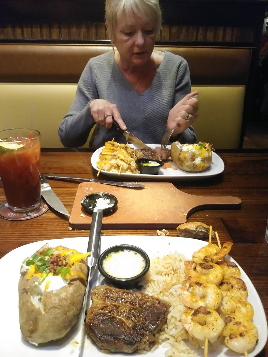 LongHorn Steakhouse | meal takeaway | 14127 W Bell Rd, Surprise, AZ 85374, USA | 6235847413 OR +1 623-584-7413