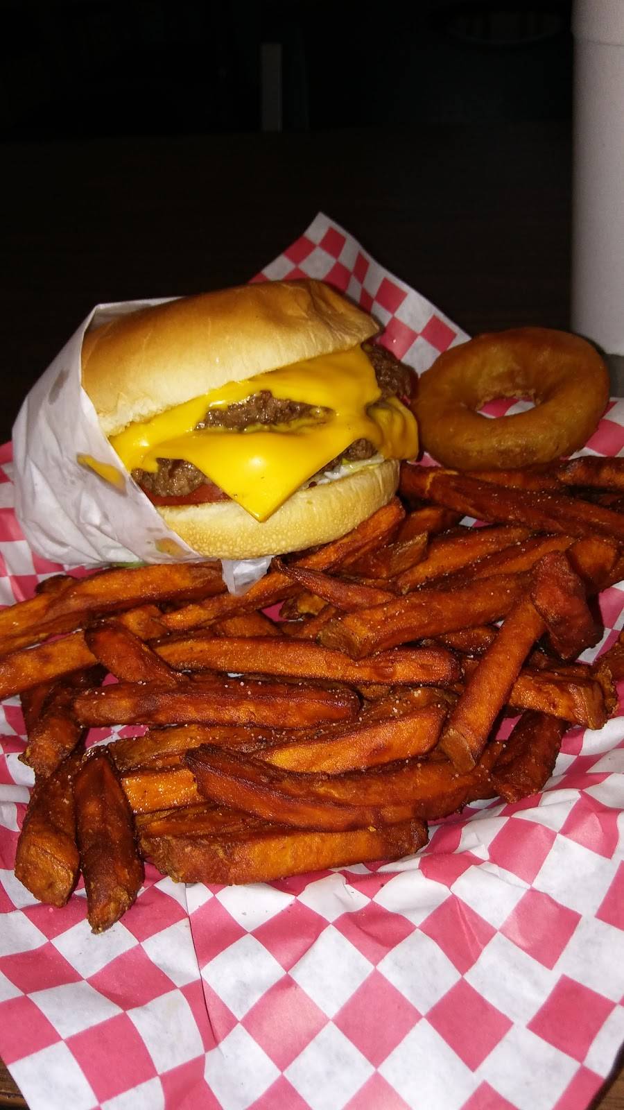 Daves Burger Barn | restaurant | 600 N Patricia St, Waco, TX 76705, USA | 2548678000 OR +1 254-867-8000