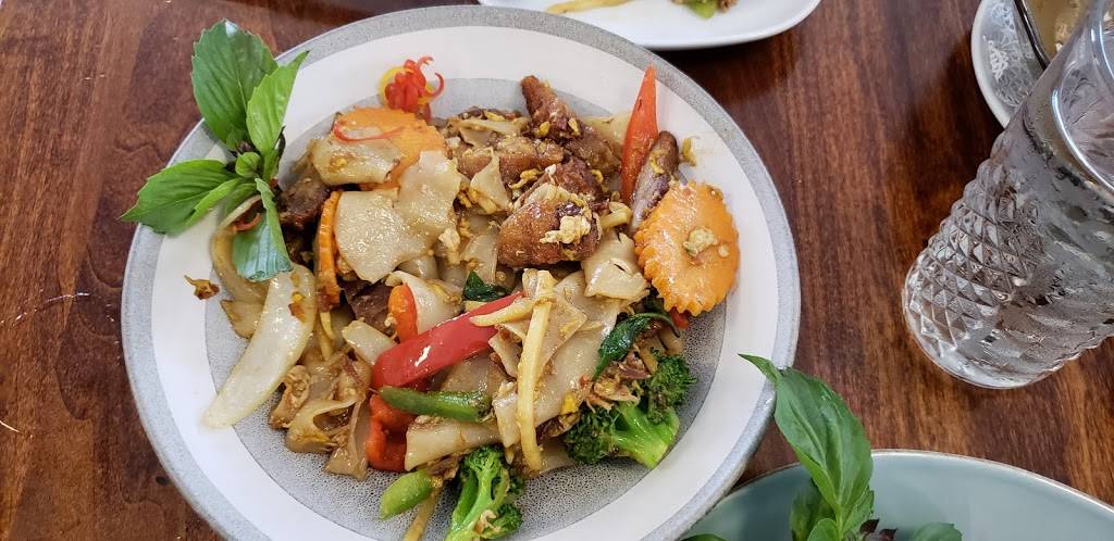 5 Thai Bistro | restaurant | 40 Pleasant St, Portsmouth, NH 03801, USA | 6033738871 OR +1 603-373-8871