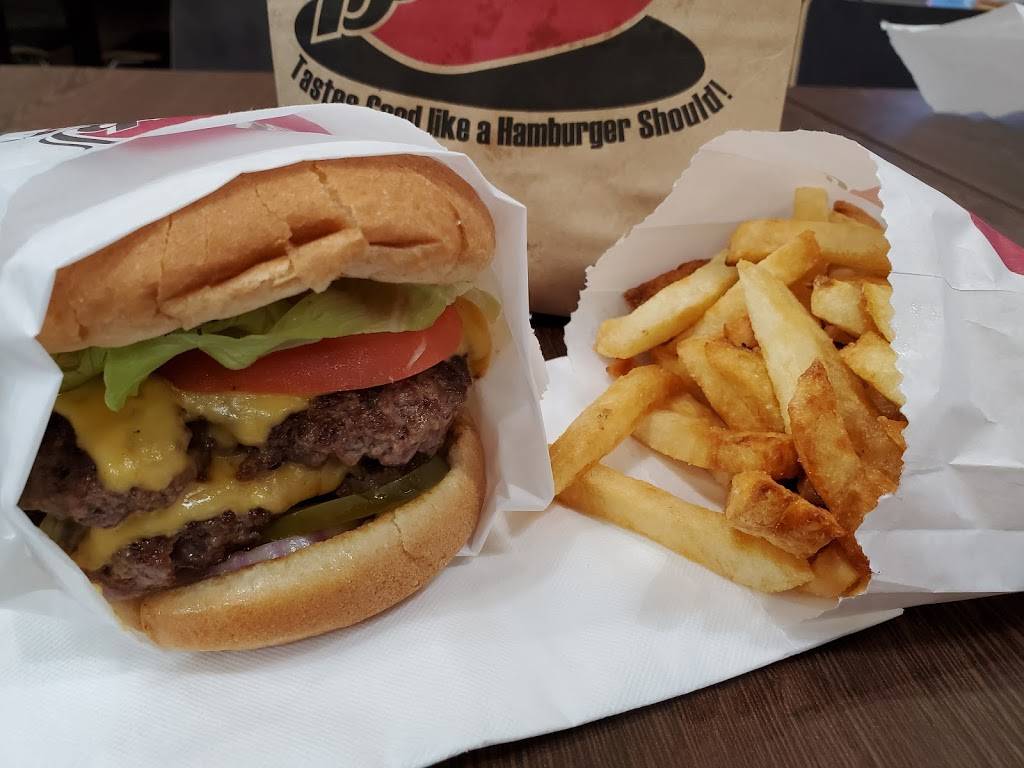 Fresh Burger Airport | restaurant | 6575 Airport Rd, Mississauga, ON L4V 1E5, Canada | 9056785099 OR +1 905-678-5099