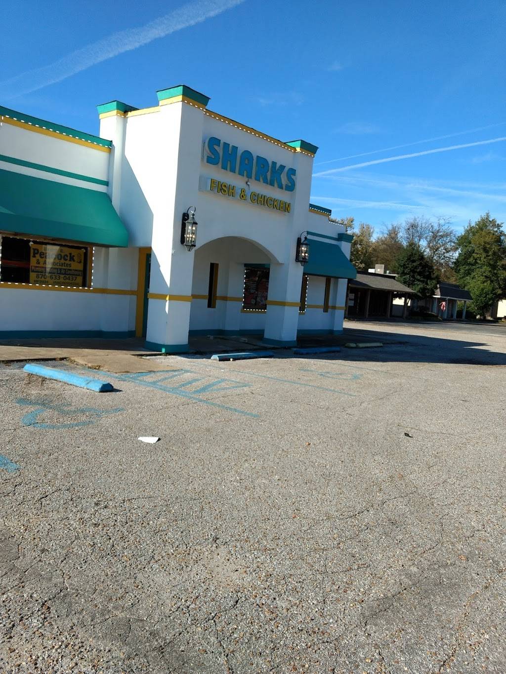 Sharks Fish & Chicken | restaurant | 901 N Washington St, Forrest City, AR 72335, USA | 8706308110 OR +1 870-630-8110
