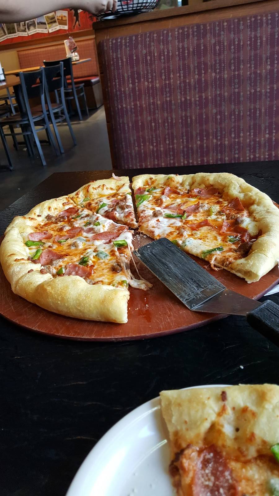 Pizza Hut | restaurant | 2001 Lafayette Ave, Terre Haute, IN 47805, USA | 8124666868 OR +1 812-466-6868