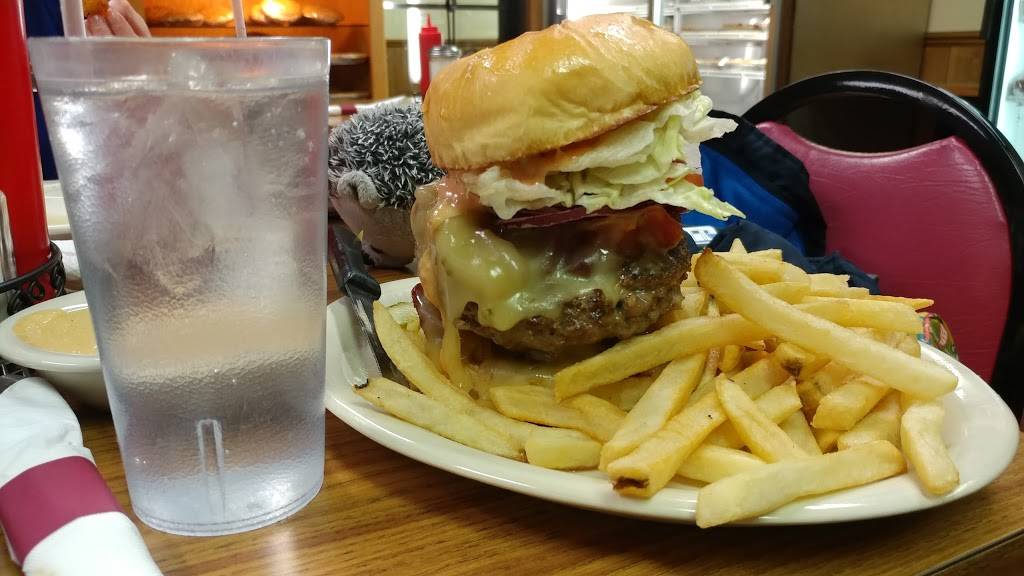 Strawberry Family Restaurant | restaurant | 3771 Layfield Rd, Pennsburg, PA 18073, USA | 2156797701 OR +1 215-679-7701