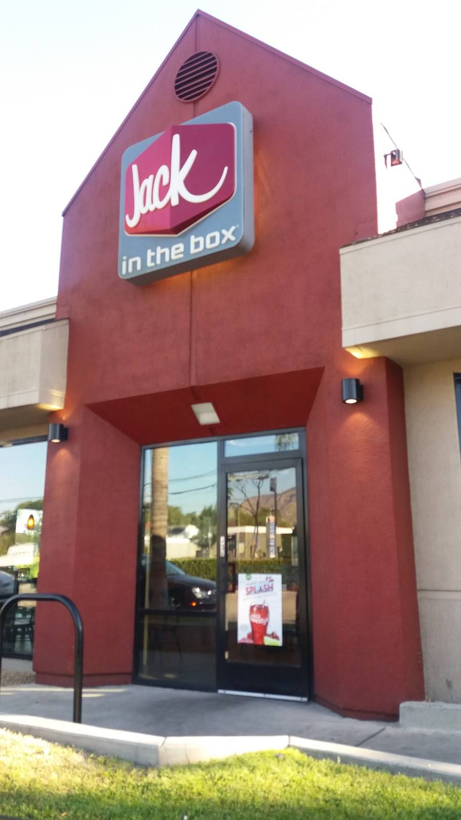 Jack in the Box | restaurant | 13622 Foothill Blvd, Sylmar, CA 91342, USA | 8183655477 OR +1 818-365-5477
