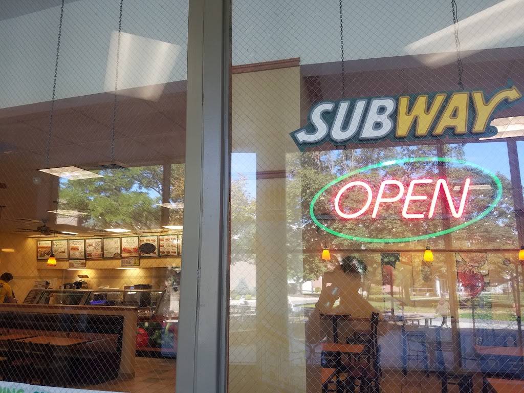 Subway | meal takeaway | 1900 W Olney Ave, Philadelphia, PA 19141, USA | 2159511388 OR +1 215-951-1388