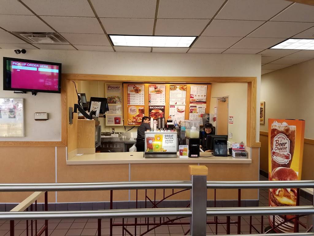 Wendys | restaurant | 17217 SE McLoughlin Blvd, Milwaukie, OR 97222, USA | 5036532472 OR +1 503-653-2472