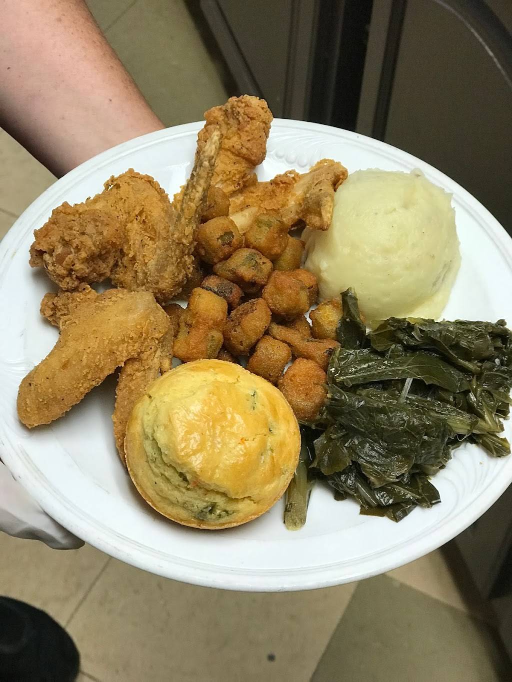 Fat Johnny’s Comfort and Soul | restaurant | 115 S Main St, Columbiana, AL 35051, USA | 2056715331 OR +1 205-671-5331