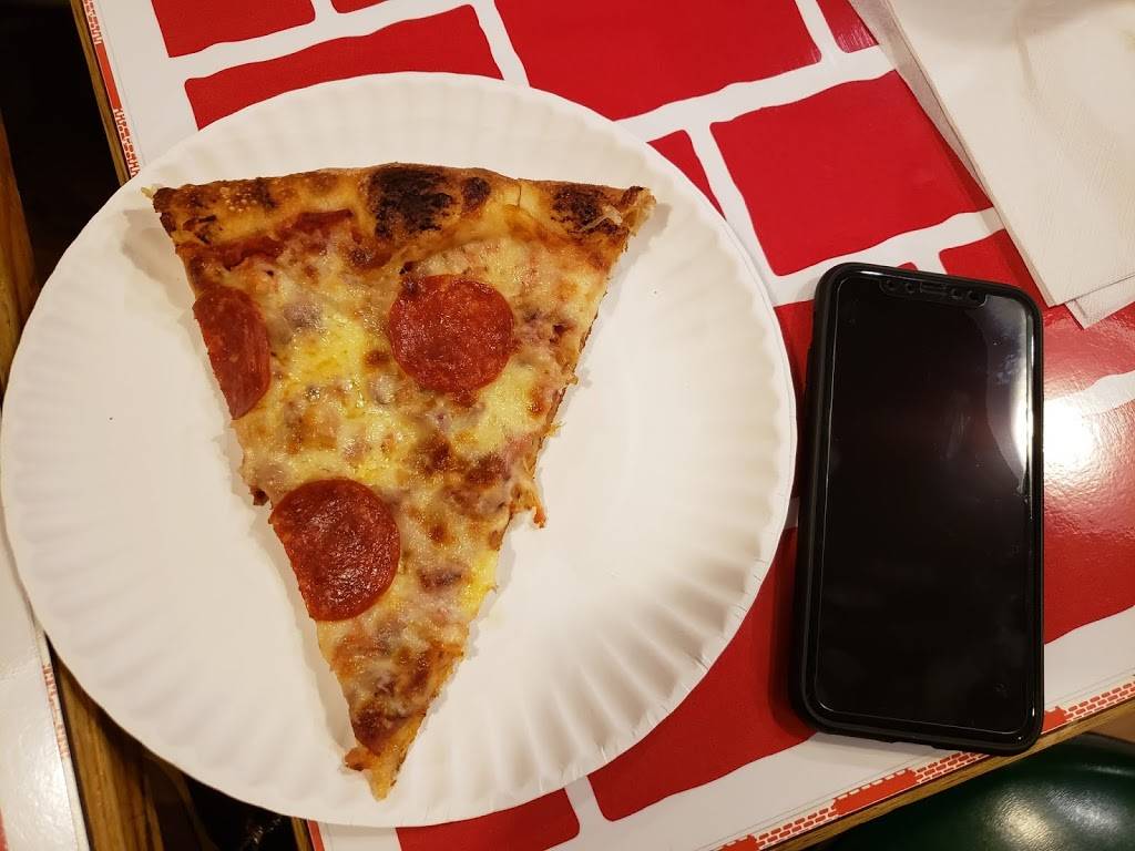 Fratellis Corner Crust | restaurant | 377 John Fitch Hwy, Fitchburg, MA 01420, USA | 5087992500 OR +1 508-799-2500