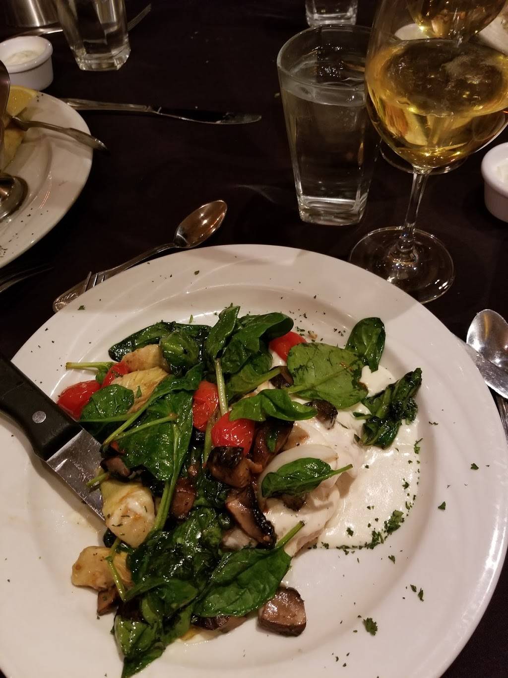 Ginos Steakhouse | restaurant | 600 E Lincoln Hwy, Merrillville, IN 46410, USA | 2197694466 OR +1 219-769-4466