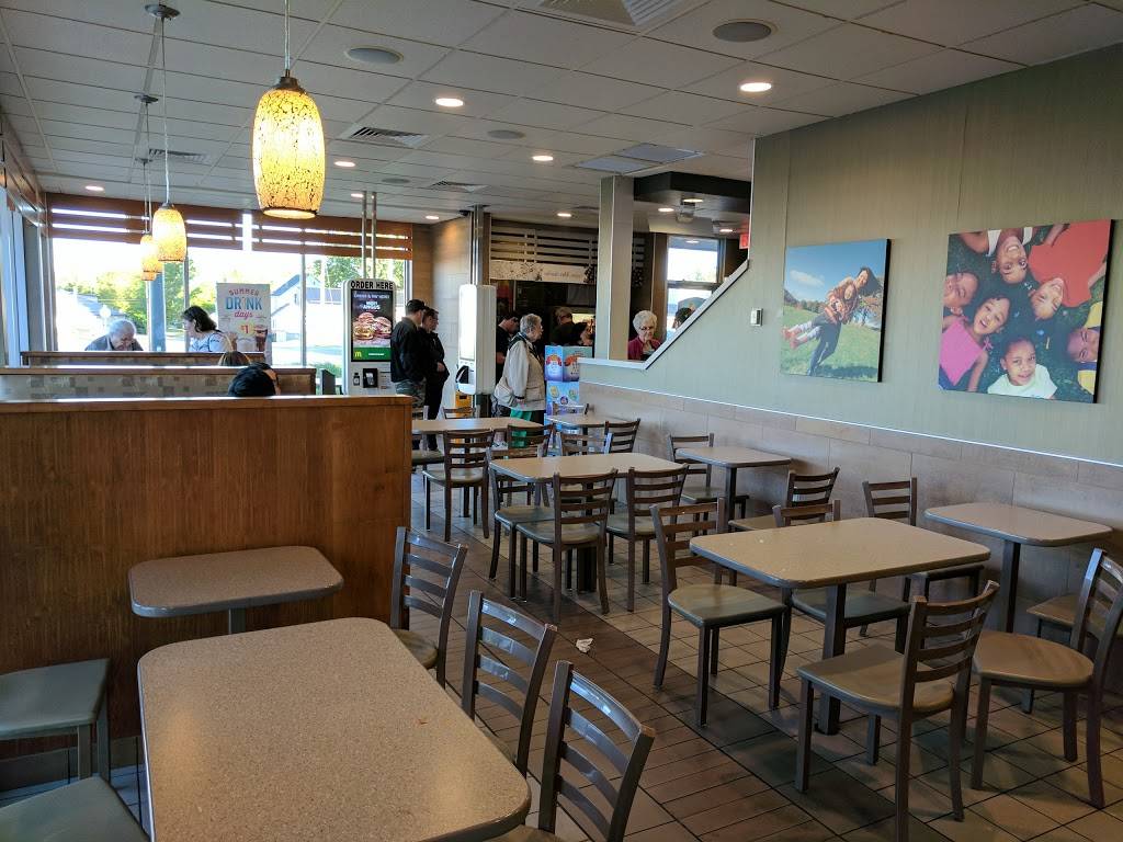 McDonalds | cafe | 35 Dufferin St, Perth, ON K7H 3A5, Canada | 6132675070 OR +1 613-267-5070
