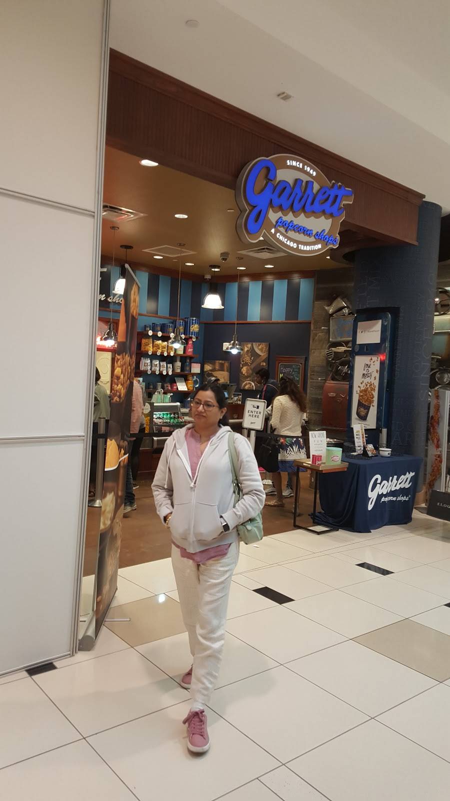 Garrett Popcorn Shops | meal takeaway | Twelve Oaks Mall, 27500 Novi Rd, Novi, MI 48377, USA | 8884767267 OR +1 888-476-7267