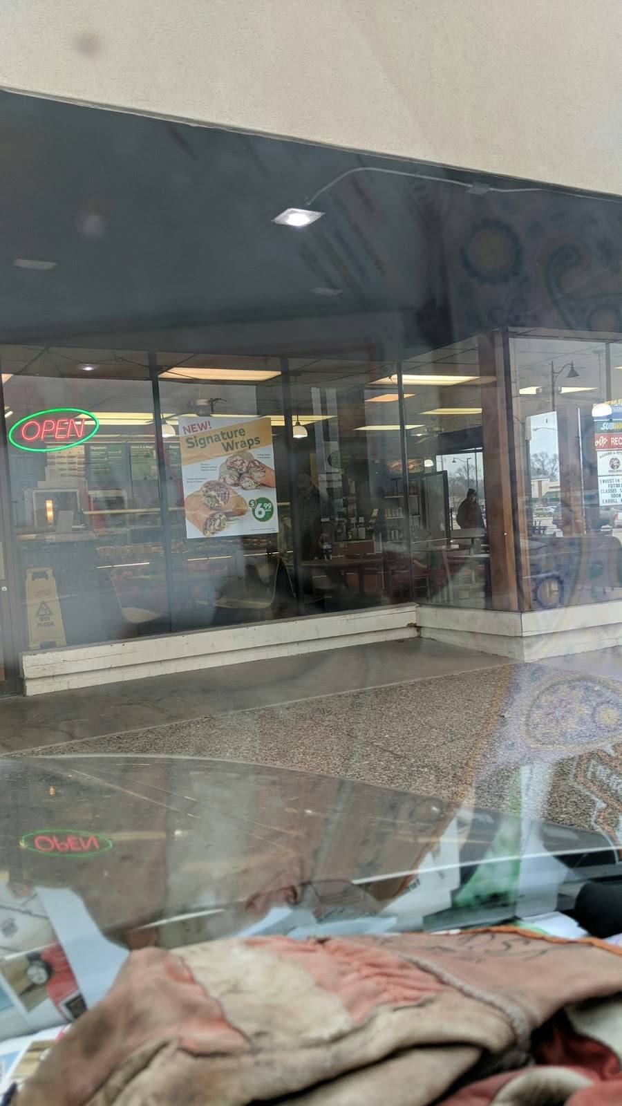 Subway Restaurants | restaurant | 3680 Avenue of the Cities, Moline, IL 61265, USA | 3097624685 OR +1 309-762-4685