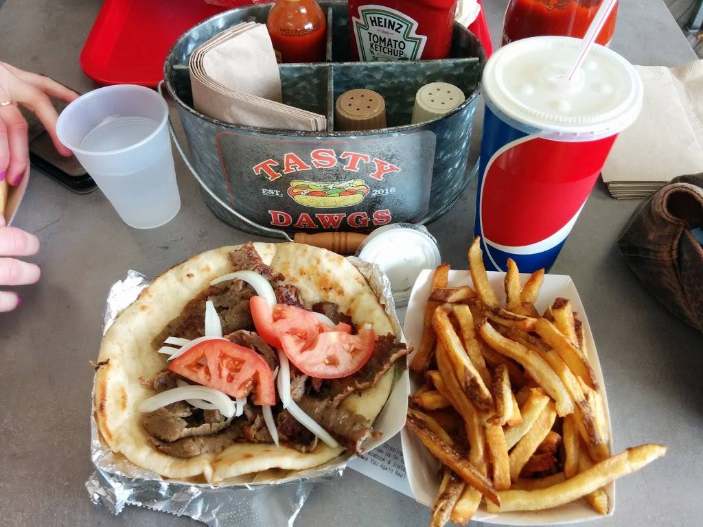 Tasty Dawgs of Elk Grove | restaurant | 812 E Higgins Rd, Elk Grove Village, IL 60007, USA | 8472584281 OR +1 847-258-4281