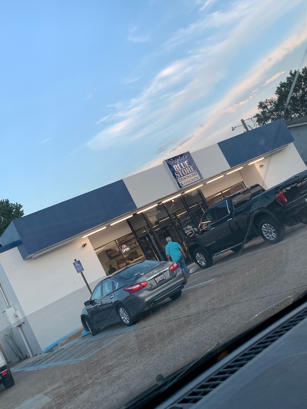 Triplets Blue Store II | restaurant | 2321 Highland Rd, Baton Rouge, LA 70802, USA | 2259601217 OR +1 225-960-1217