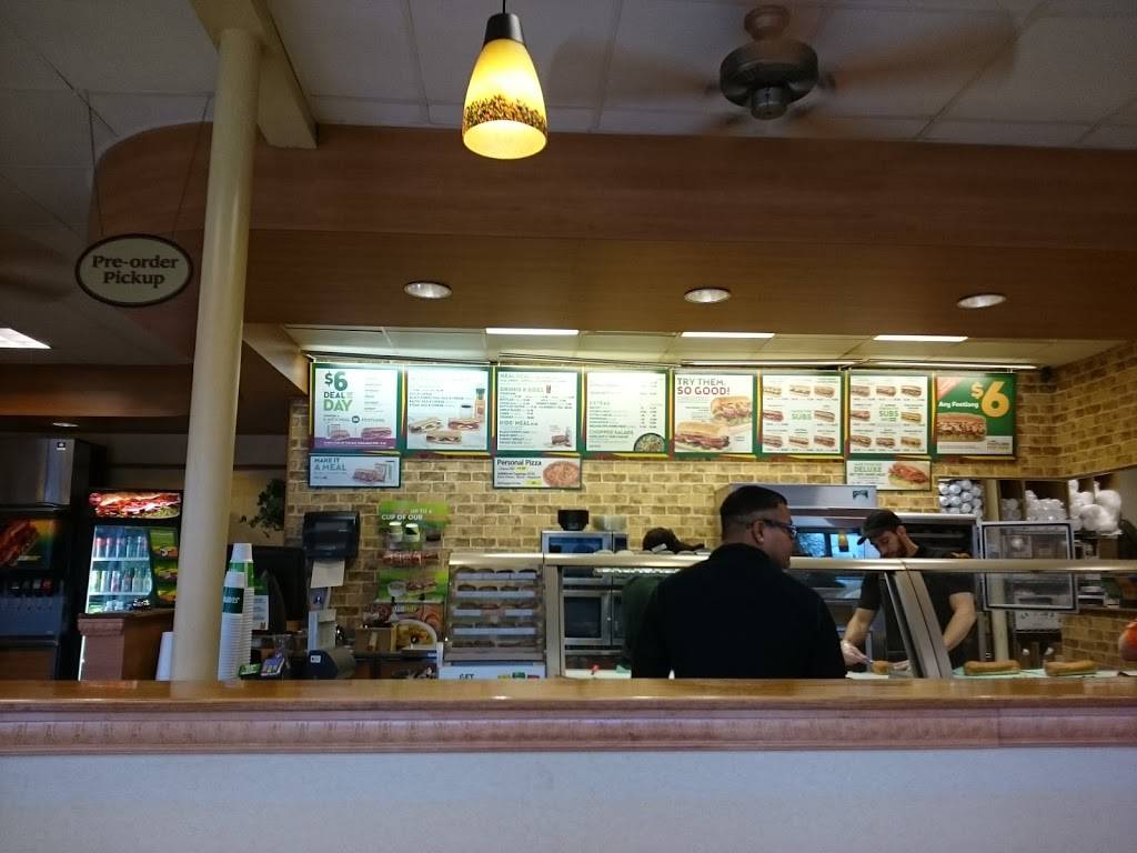 Subway | restaurant | 1315 S St Marys St, San Antonio, TX 78210, USA | 2102369001 OR +1 210-236-9001
