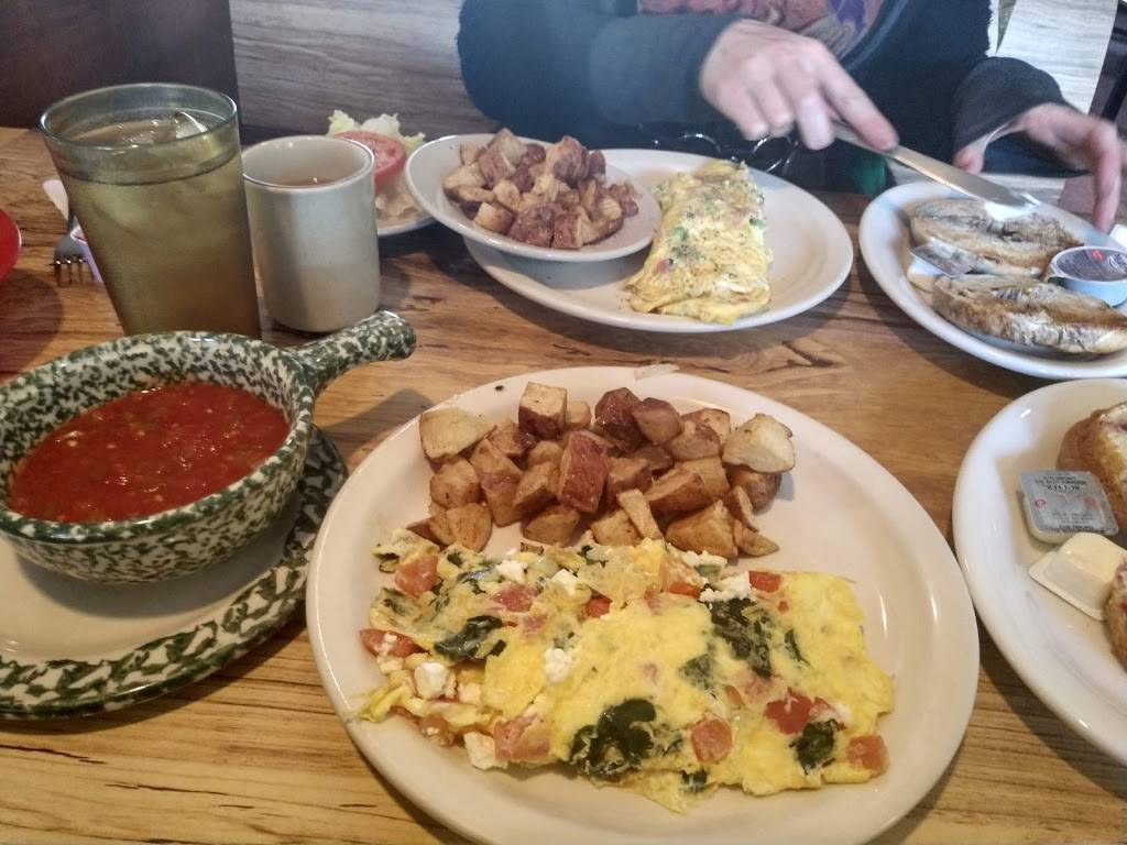 Ds Omelet Shoppe | restaurant | 128 Main St #2, Carver, MA 02330, USA | 5088667851 OR +1 508-866-7851