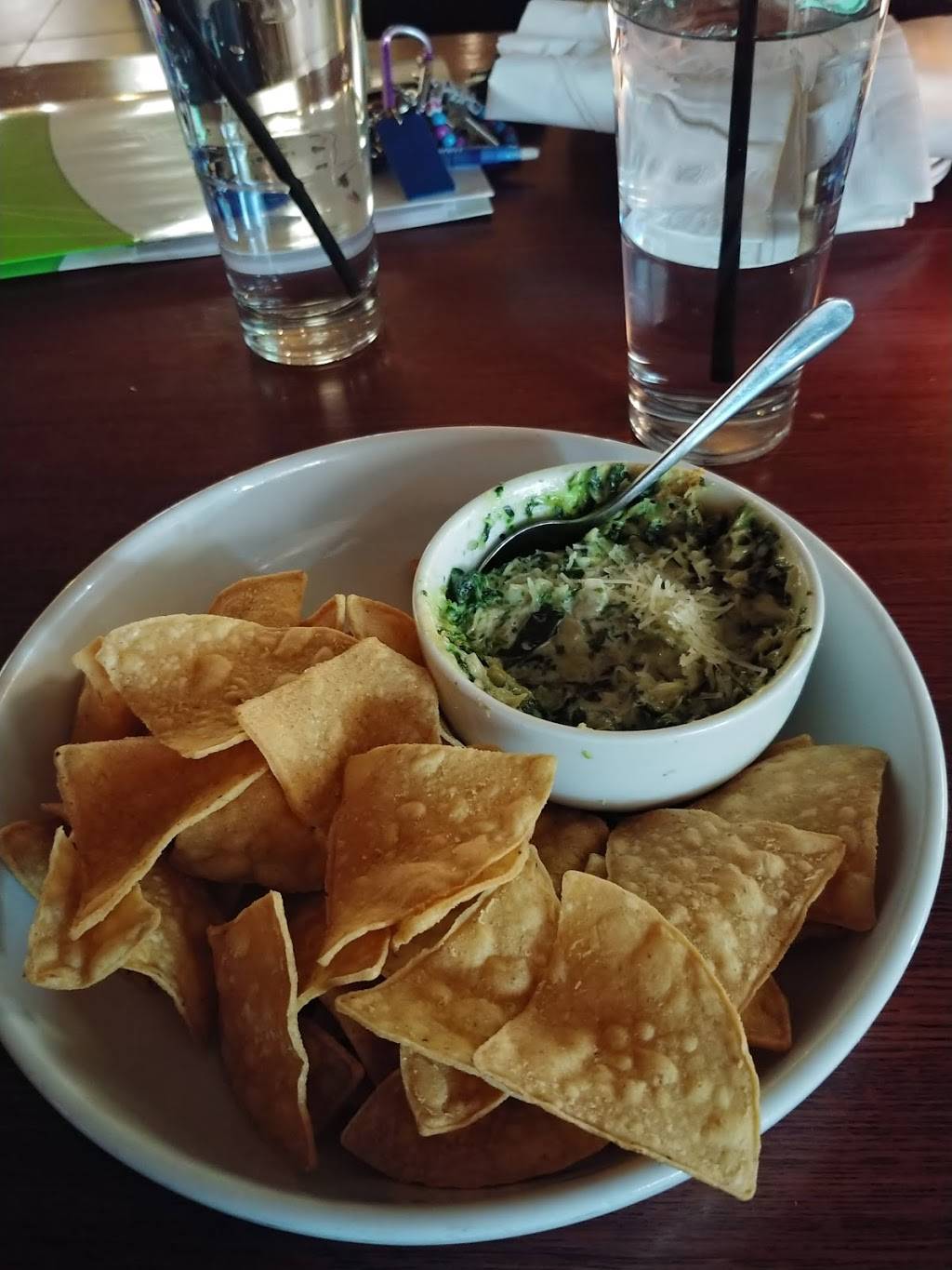 Bar Louie - Skokie Holiday Inn North Shore | night club | 5300 W Touhy Ave, Skokie, IL 60077, USA | 8477633056 OR +1 847-763-3056