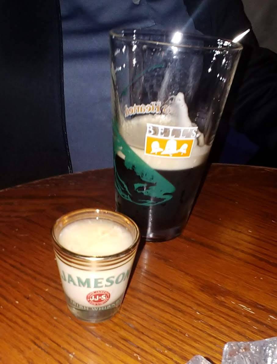 Molly McHughs Irish Pub | restaurant | 111 S Kentucky Ave, Lakeland, FL 33801, USA | 8636866231 OR +1 863-686-6231