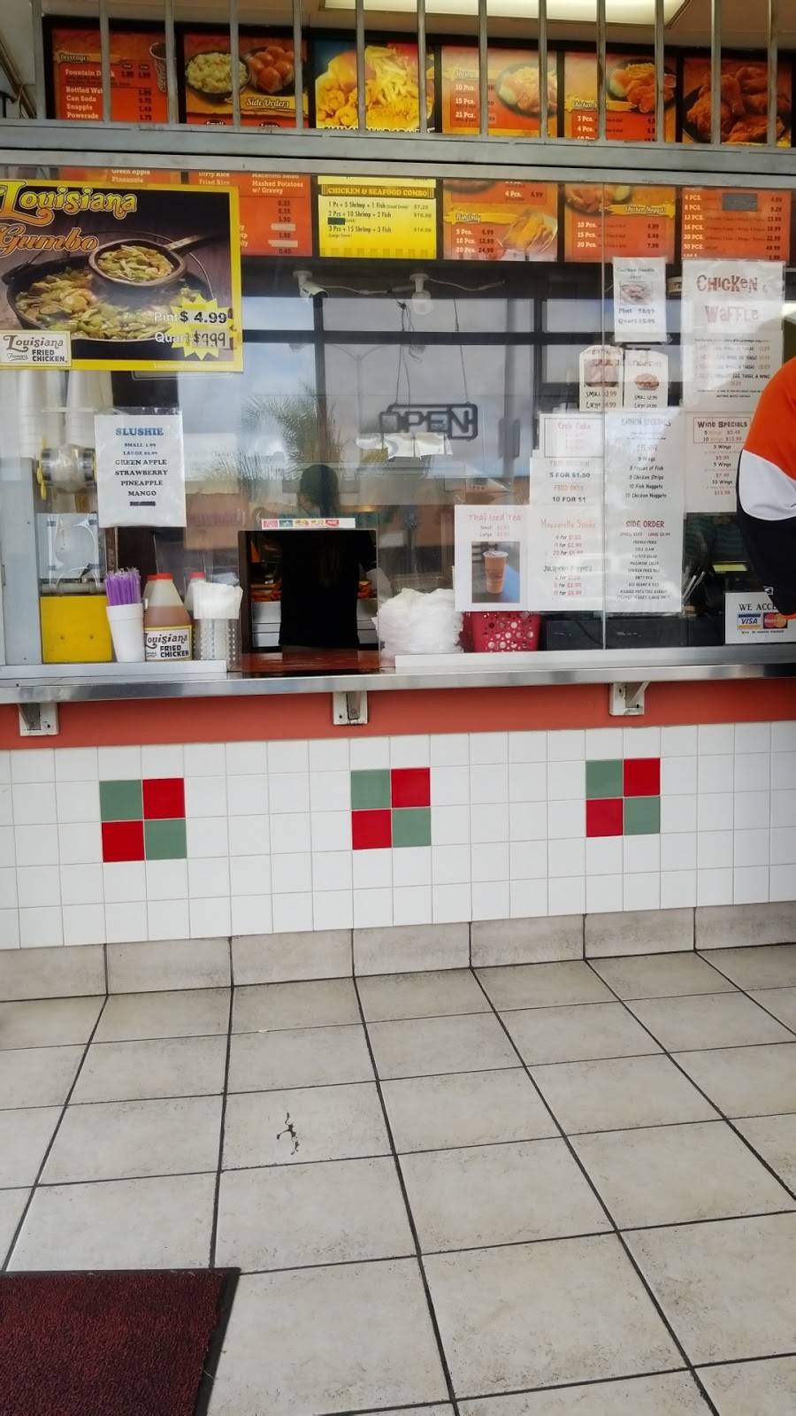 Louisiana Fried Chicken | restaurant | 677 E University Dr, Carson, CA 90746, USA | 3105325394 OR +1 310-532-5394