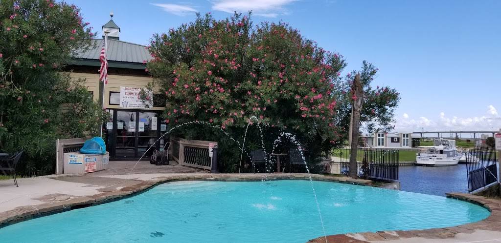 The Lighthouse Bar & Grill | restaurant | 6001 France Rd, New Orleans, LA 70126, USA | 5043012218 OR +1 504-301-2218