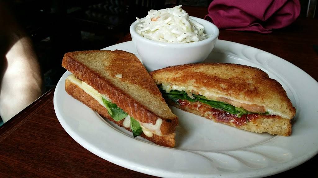 Fox Harbor | restaurant | 348 S Washington St, Green Bay, WI 54301, USA | 9205938327 OR +1 920-593-8327