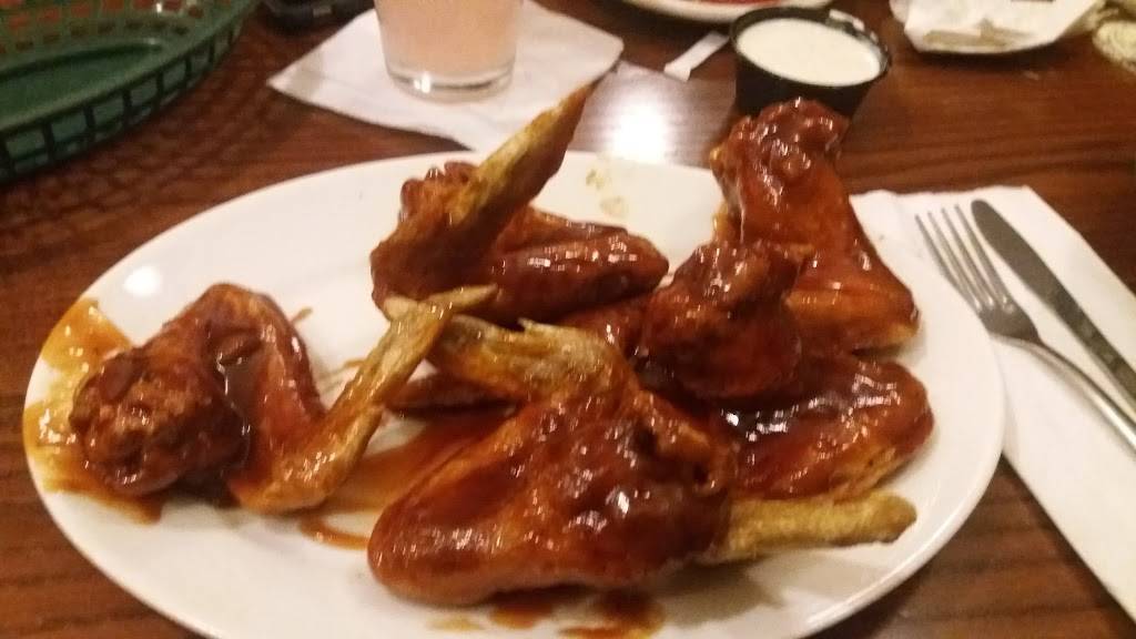 Harolds Inn | restaurant | 2134 Brodhead Rd, Aliquippa, PA 15001, USA | 7243758992 OR +1 724-375-8992