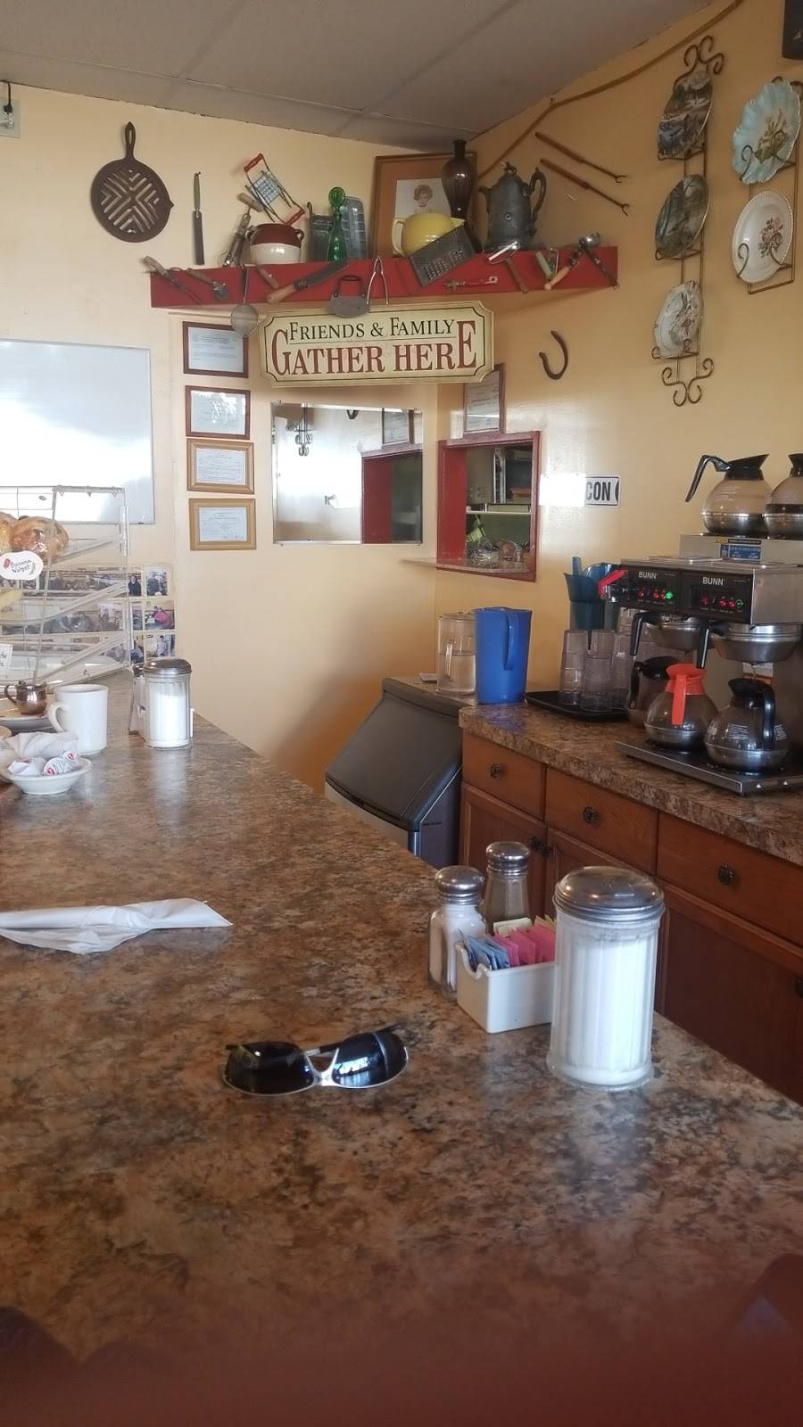 Ware Cafe & Catering Services | restaurant | 24 W Main St, Ware, MA 01082, USA | 4139674611 OR +1 413-967-4611