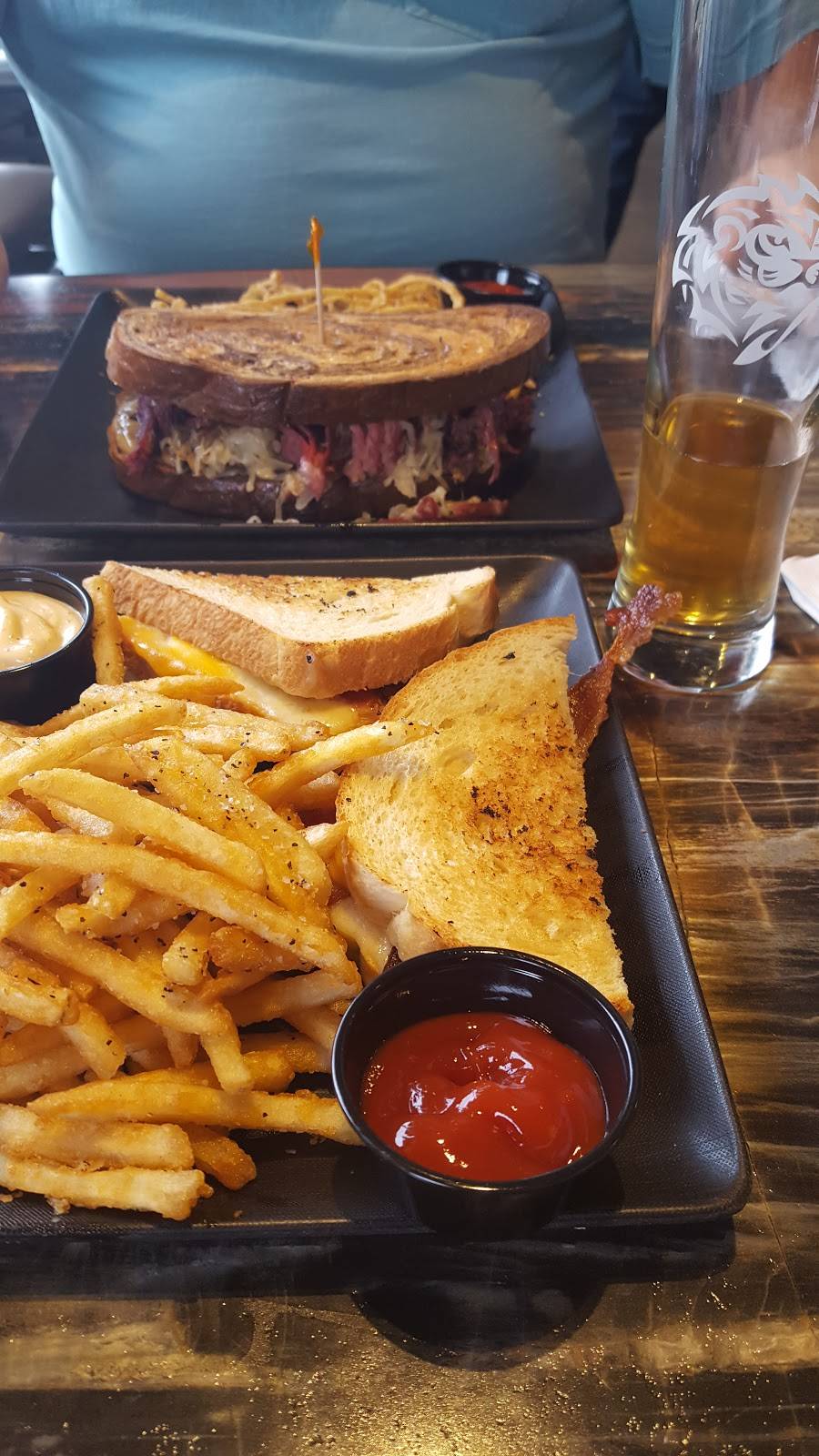 Lionstone Brewing Company | restaurant | 1225 S Oakwood Ave, Geneseo, IL 61254, USA | 3099445466 OR +1 309-944-5466