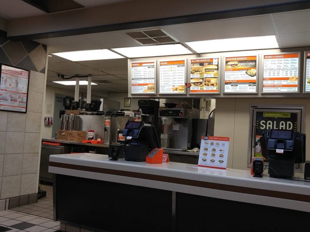 Whataburger | restaurant | 1198 N Yarbrough Dr, El Paso, TX 79925, USA | 9155908866 OR +1 915-590-8866