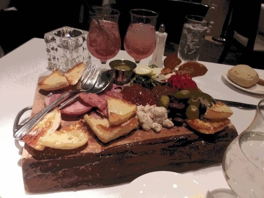 Giovannis | restaurant | 25550 Chagrin Blvd, Beachwood, OH 44122, USA | 2168318625 OR +1 216-831-8625