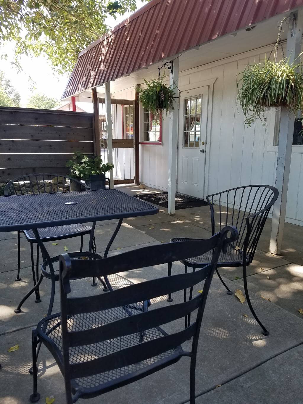 Burger Shack | restaurant | 7834 Golden State Hwy, Los Molinos, CA 96055, USA | 5303842041 OR +1 530-384-2041