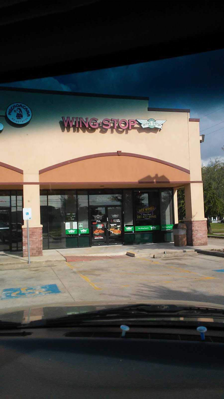 Wingstop | restaurant | 9804 Jones Rd a, Houston, TX 77065, USA | 2814779464 OR +1 281-477-9464