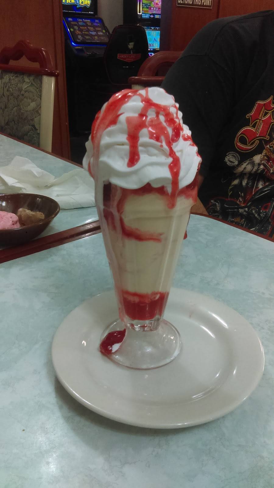 Garden Family Restaurant | restaurant | 696 E Pershing Rd, Decatur, IL 62526, USA | 2178727227 OR +1 217-872-7227