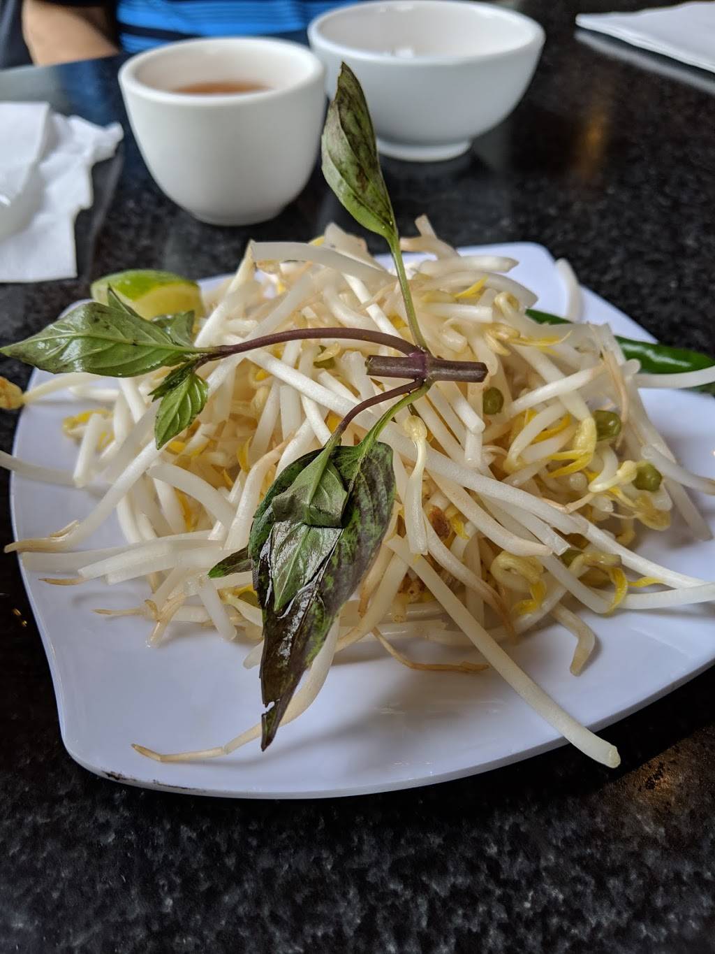 Pho Big Bowl | restaurant | 2655 Liruma Rd, Mississauga, ON L5K 1Y8, Canada | 9058558829 OR +1 905-855-8829