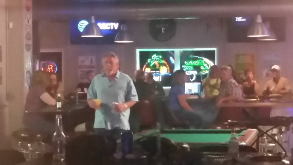 Hot Rod Nellies | restaurant | 122 S Jackson Rd, Pecatonica, IL 61063, USA | 8152392424 OR +1 815-239-2424