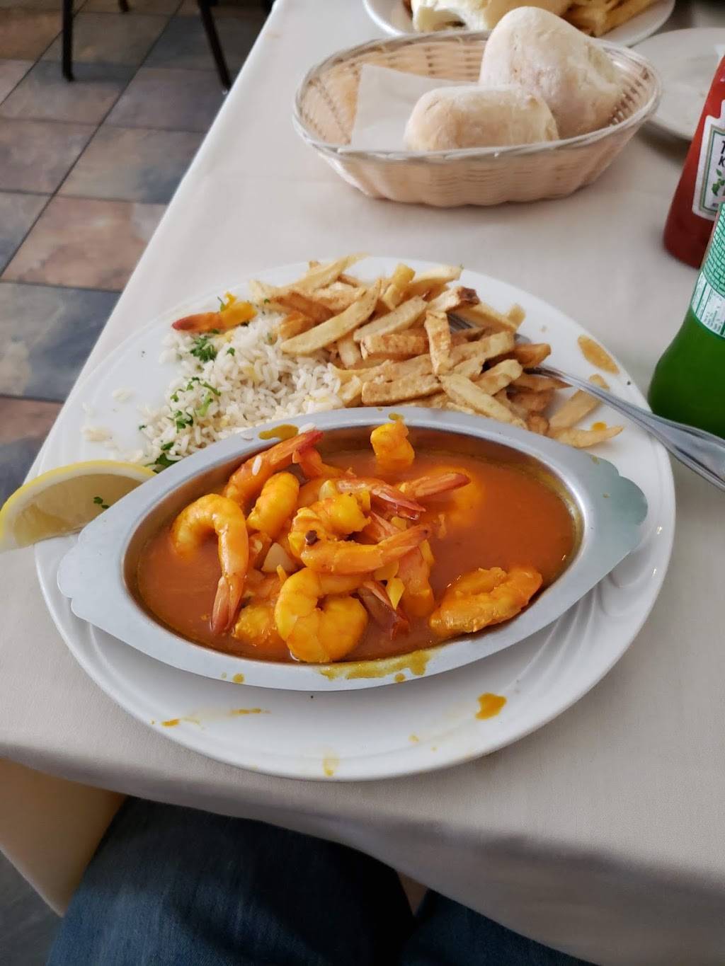 Campinos Portuguese Restaurant | restaurant | 218 Warren Ave, East Providence, RI 02914, USA | 4014386800 OR +1 401-438-6800