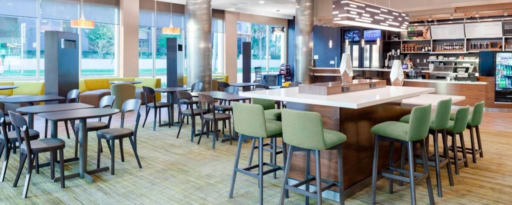 The Bistro 2.0 | restaurant | 308 N Woodland Blvd, DeLand, FL 32720, USA | 3869439500 OR +1 386-943-9500