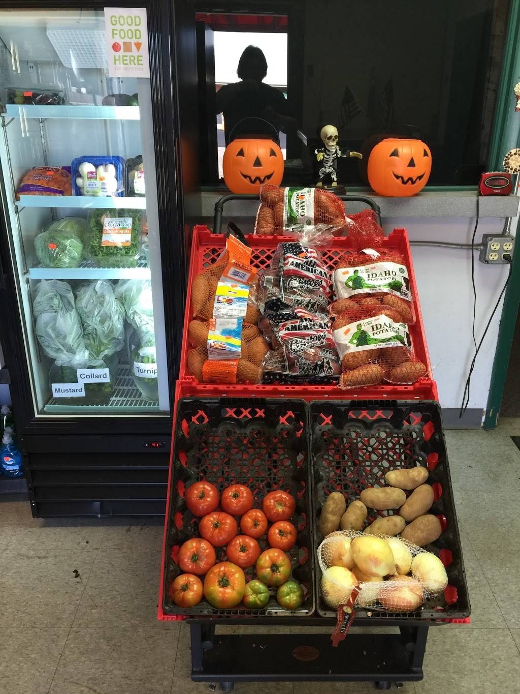 Food Land Minimart | restaurant | 168 Park Ave E, Mansfield, OH 44902, USA | 4195710906 OR +1 419-571-0906