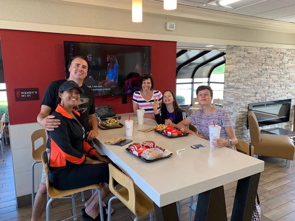 Wendys | restaurant | 7514 Evergreen Way, Everett, WA 98203, USA | 4253554449 OR +1 425-355-4449