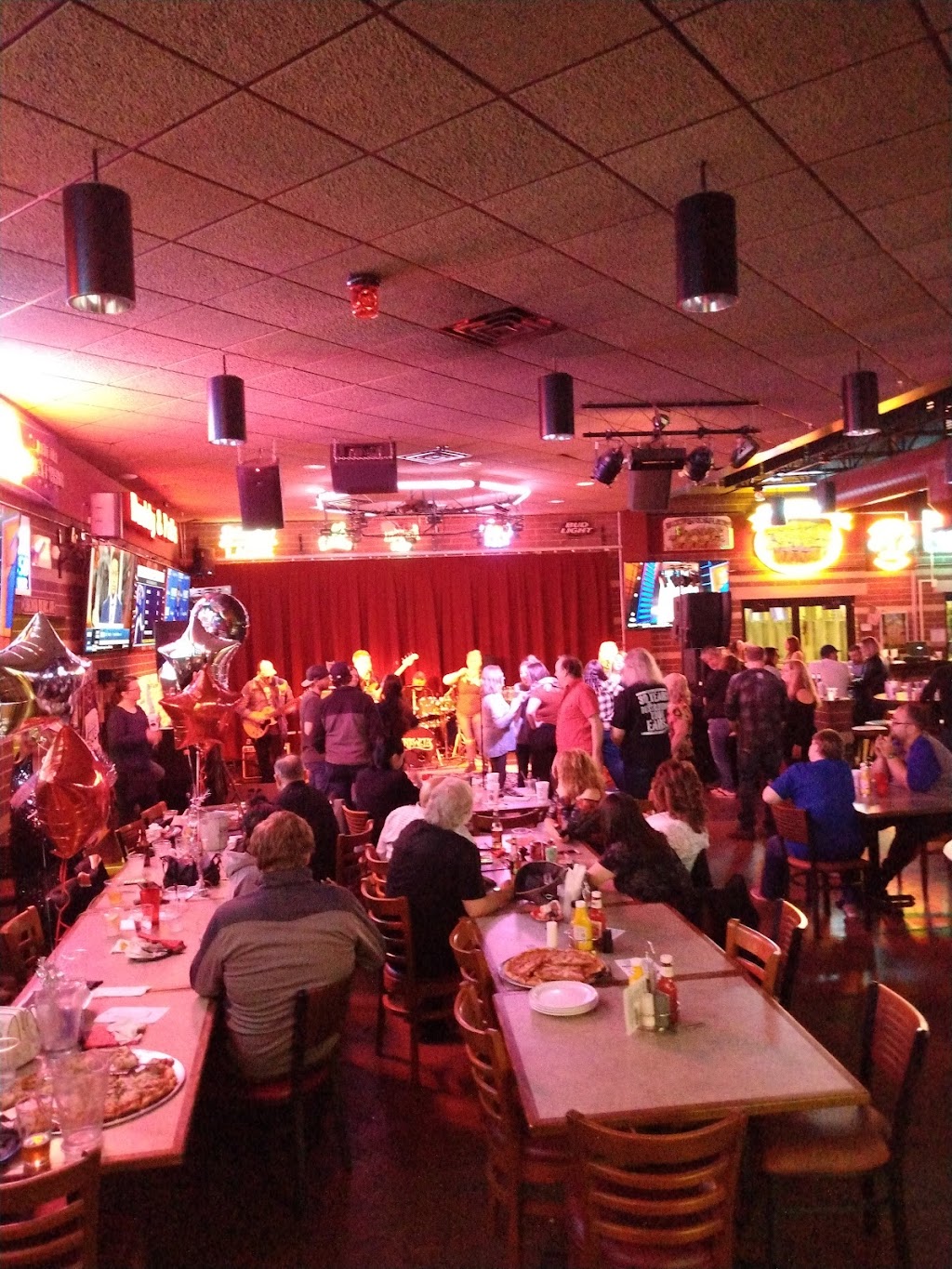 Buddy & Pals Place | restaurant | 1206 E Summit St, Crown Point, IN 46307, USA | 2196620088 OR +1 219-662-0088