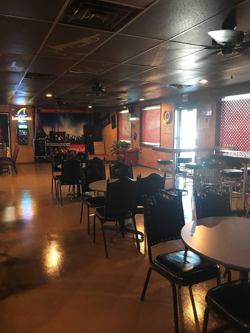 The Mic Stand Bar & Grill | restaurant | 21820 E Main St, Huntingdon, TN 38344, USA | 7315353663 OR +1 731-535-3663